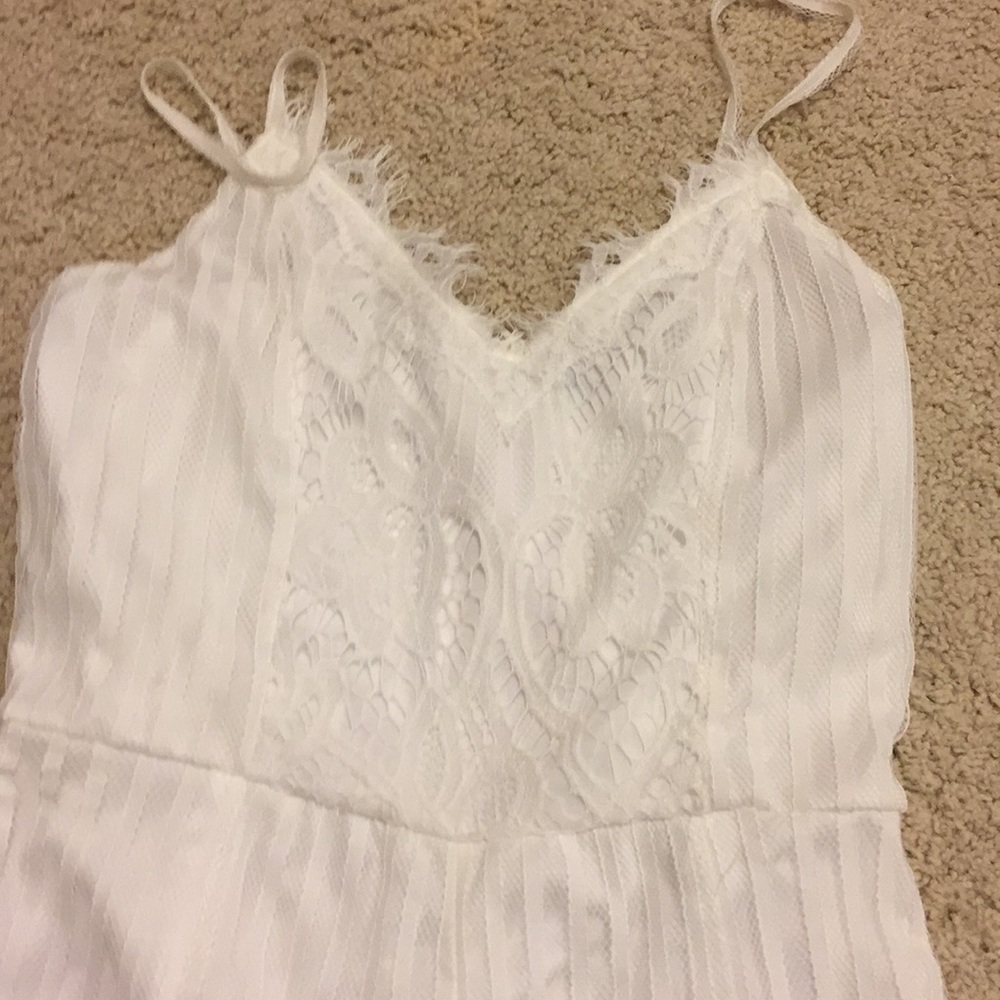 Lace romper - Picture 2 of 3